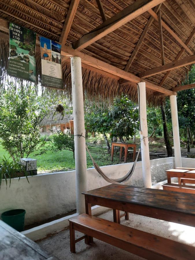 Pachamaya River Hostel Lanquin Bagian luar foto
