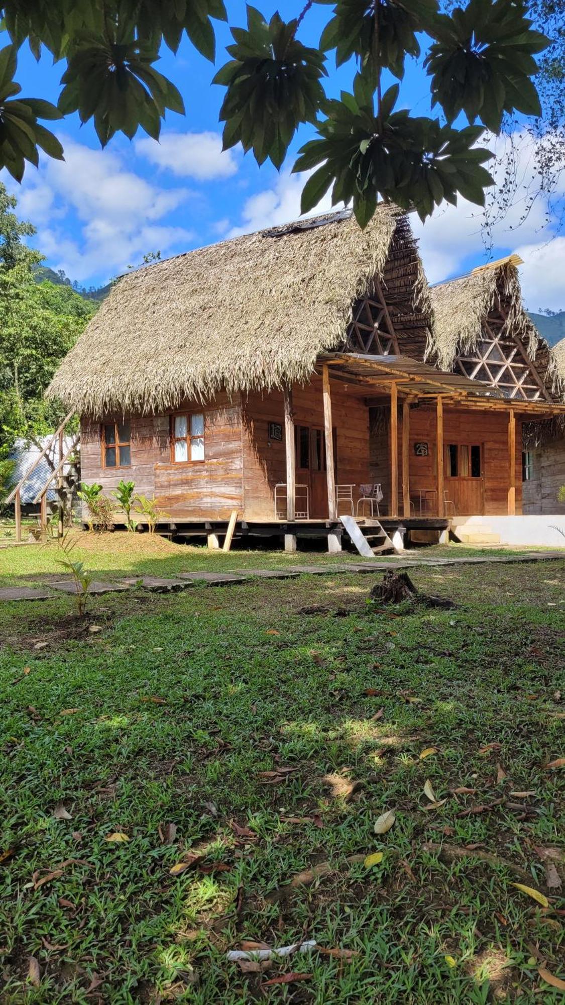 Pachamaya River Hostel Lanquin Bagian luar foto