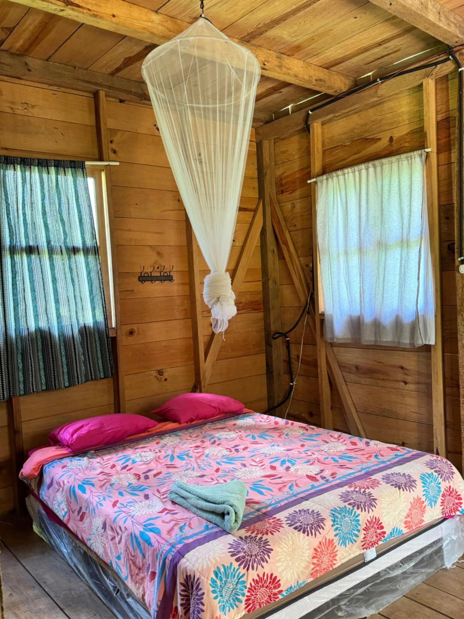 Pachamaya River Hostel Lanquin Bagian luar foto